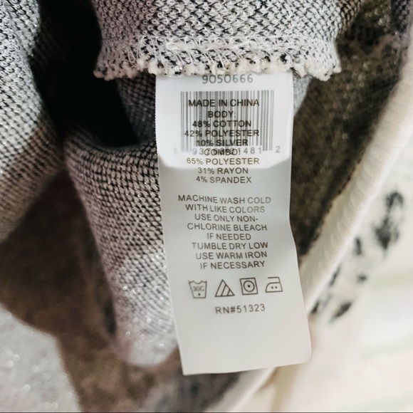 Vince Camuto Animal Print V Neck Long Sleeve Sweater Size S - Picture 5 of 8